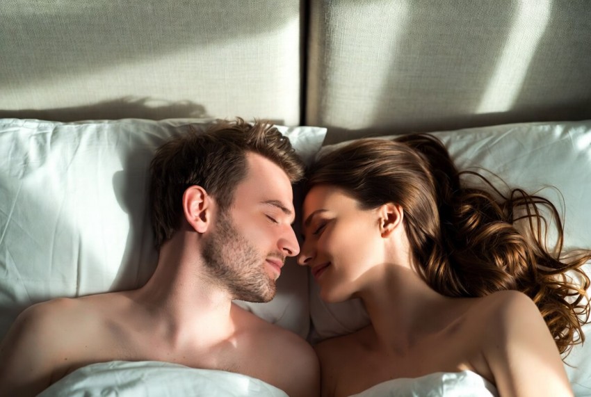 Sexuell kemi mellan par efter sexdate - s&aring; funkar direkta meddelanden p&aring; kkontakter.se